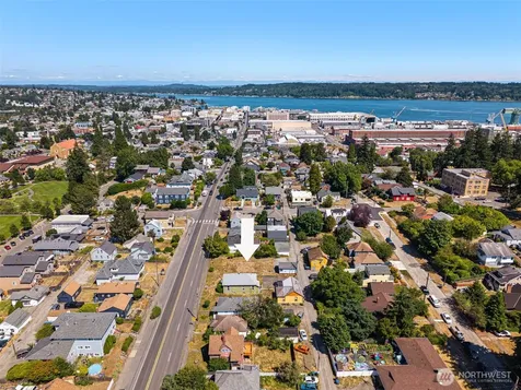 1713 Burwell Street Bremerton WA 98337