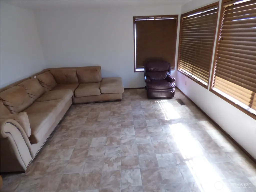 543 Jack Wells Road Bridgeport WA 98813