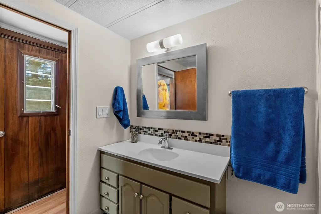 1649 SW Wildwood Road Port Orchard WA 98367