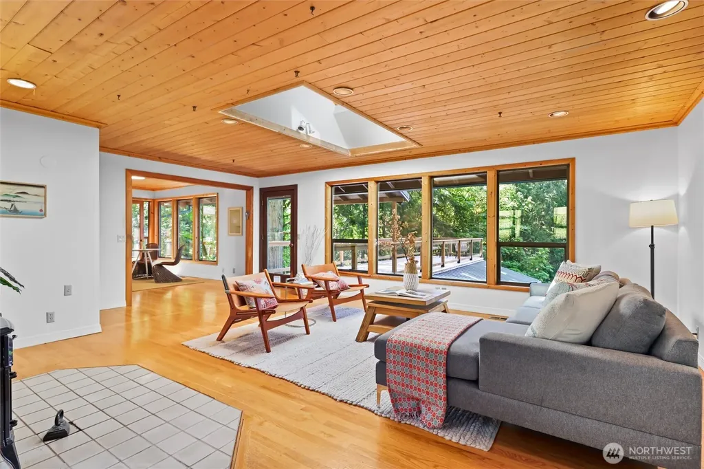 18503 SE 64th Way Issaquah WA 98027