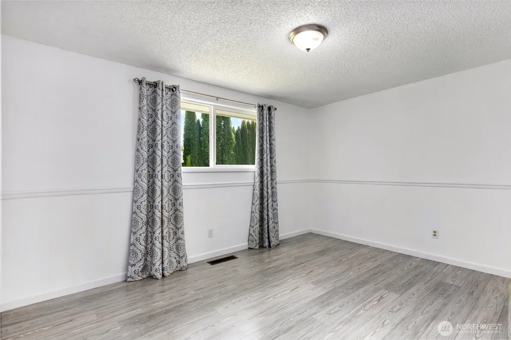 1217 S Walnut Street Burlington WA 98233