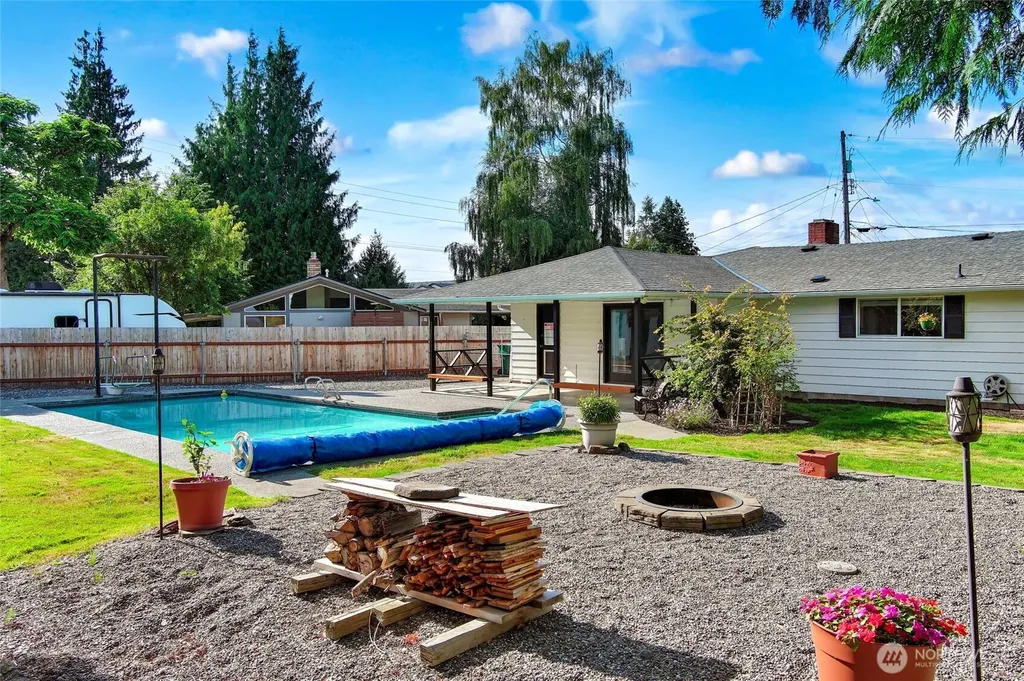 1217 S Walnut Street Burlington WA 98233