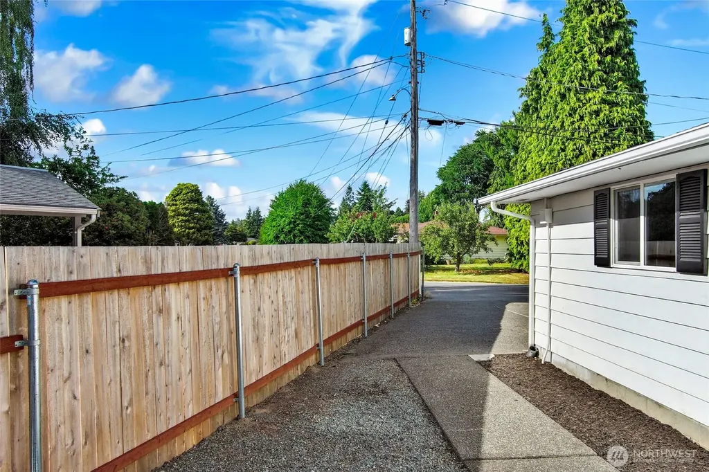 1217 S Walnut Street Burlington WA 98233