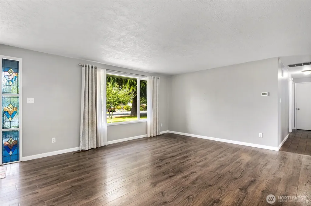 1217 S Walnut Street Burlington WA 98233