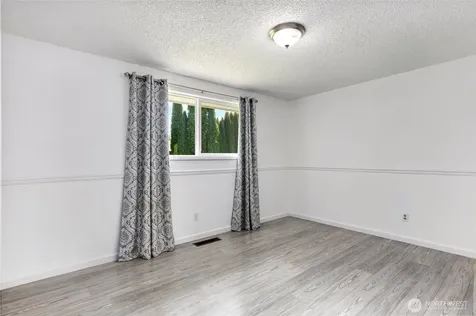 1217 S Walnut Street Burlington WA 98233