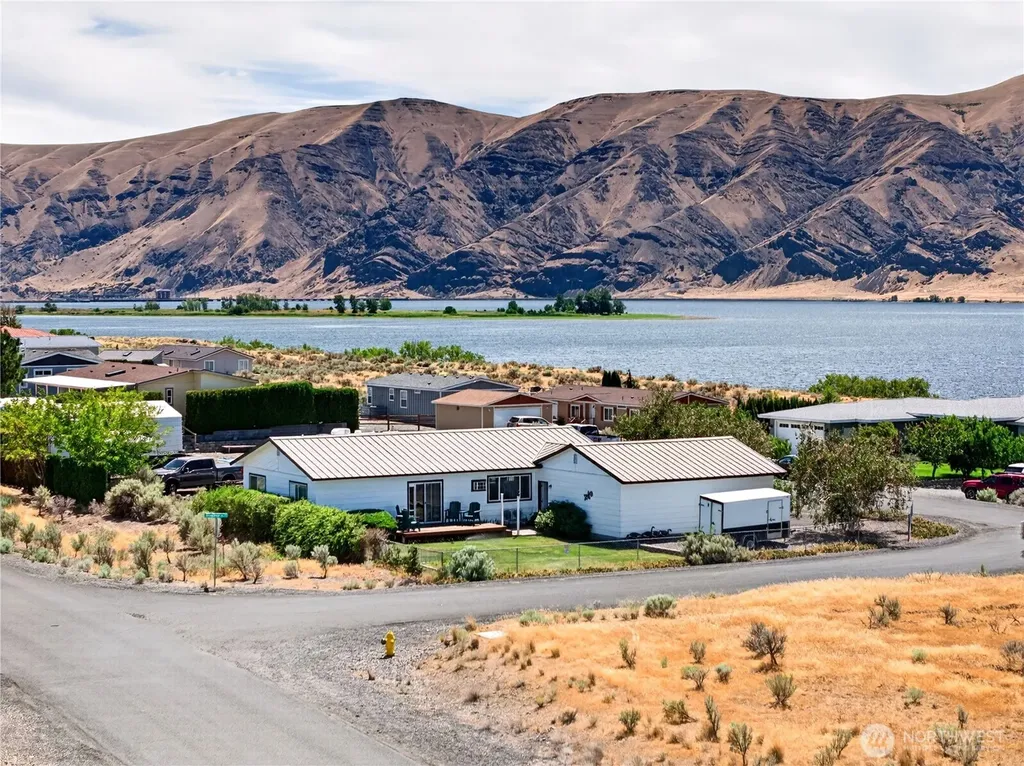 301 Arrowhead Place SW Mattawa WA 99349