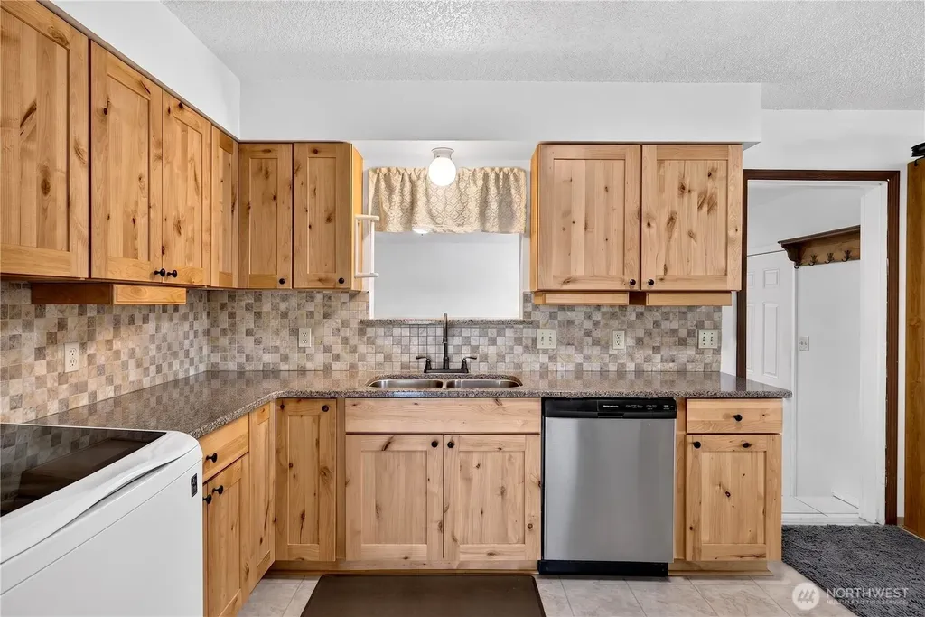 301 Arrowhead Place SW Mattawa WA 99349