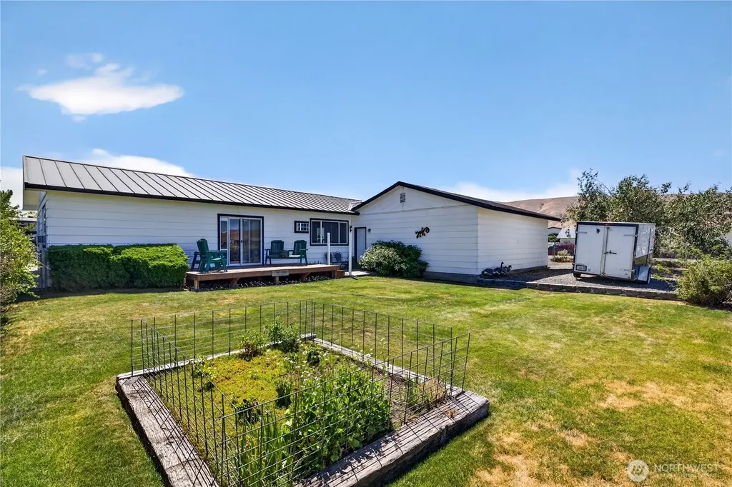 301 Arrowhead Place SW Mattawa WA 99349