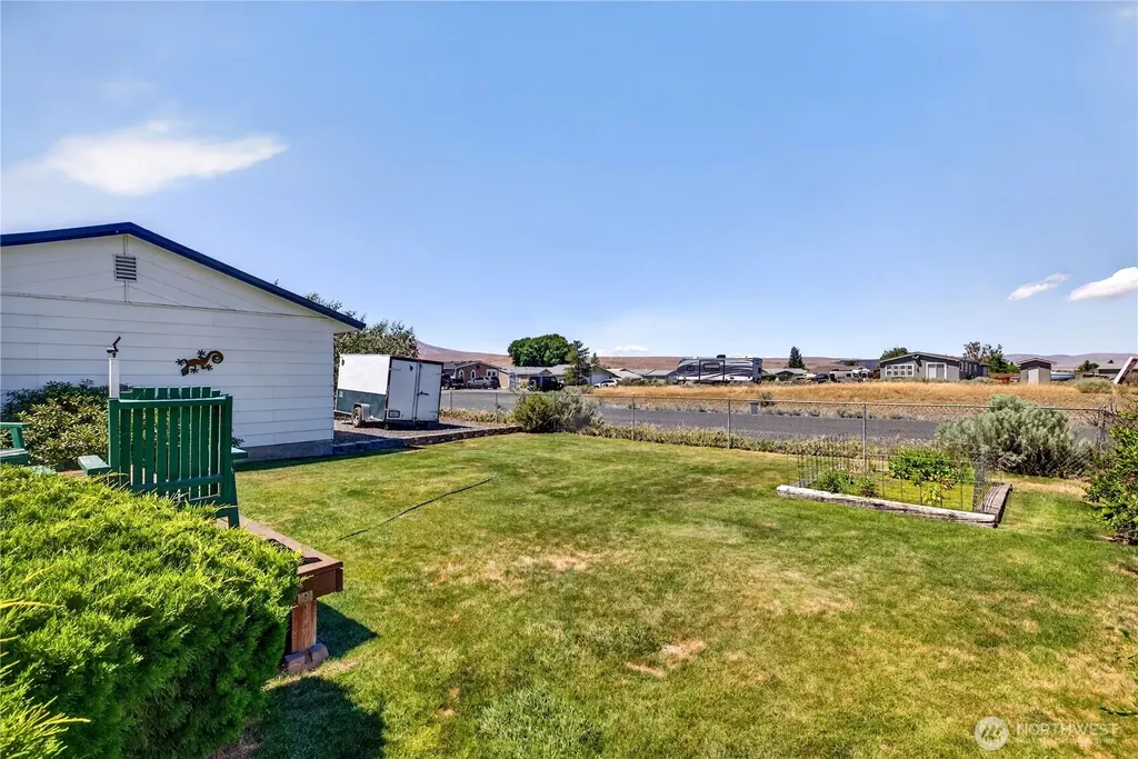 301 Arrowhead Place SW Mattawa WA 99349
