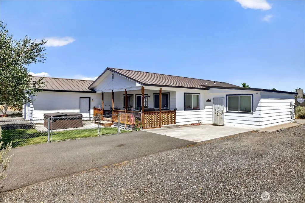 301 Arrowhead Place SW Mattawa WA 99349