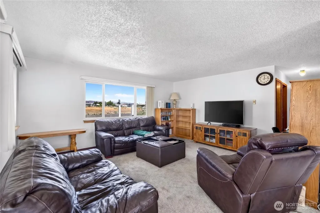 301 Arrowhead Place SW Mattawa WA 99349