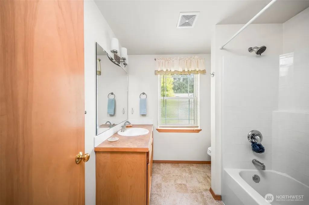 911 Sarah Court NW Olympia WA 98502