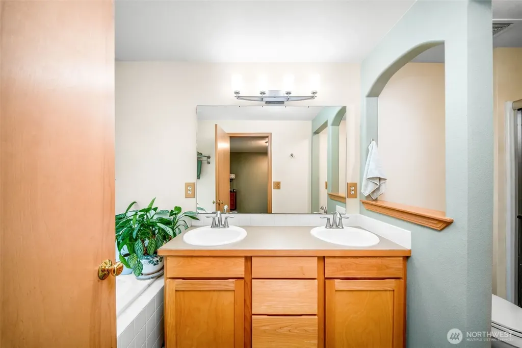 911 Sarah Court NW Olympia WA 98502