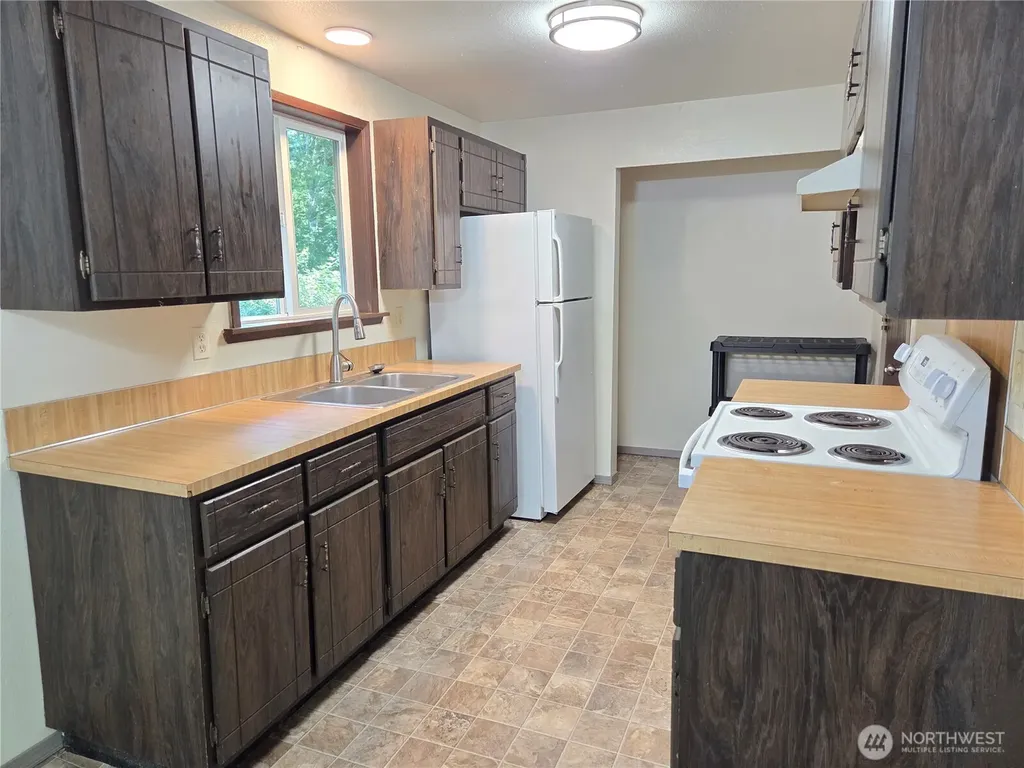 106 Garden Hill Road W Elma WA 98541