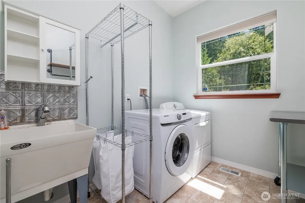 860 E Sunset Road Shelton WA 98584