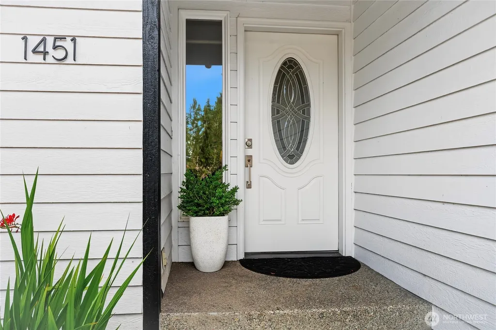 1451 E Old Ranch Road Allyn WA 98524