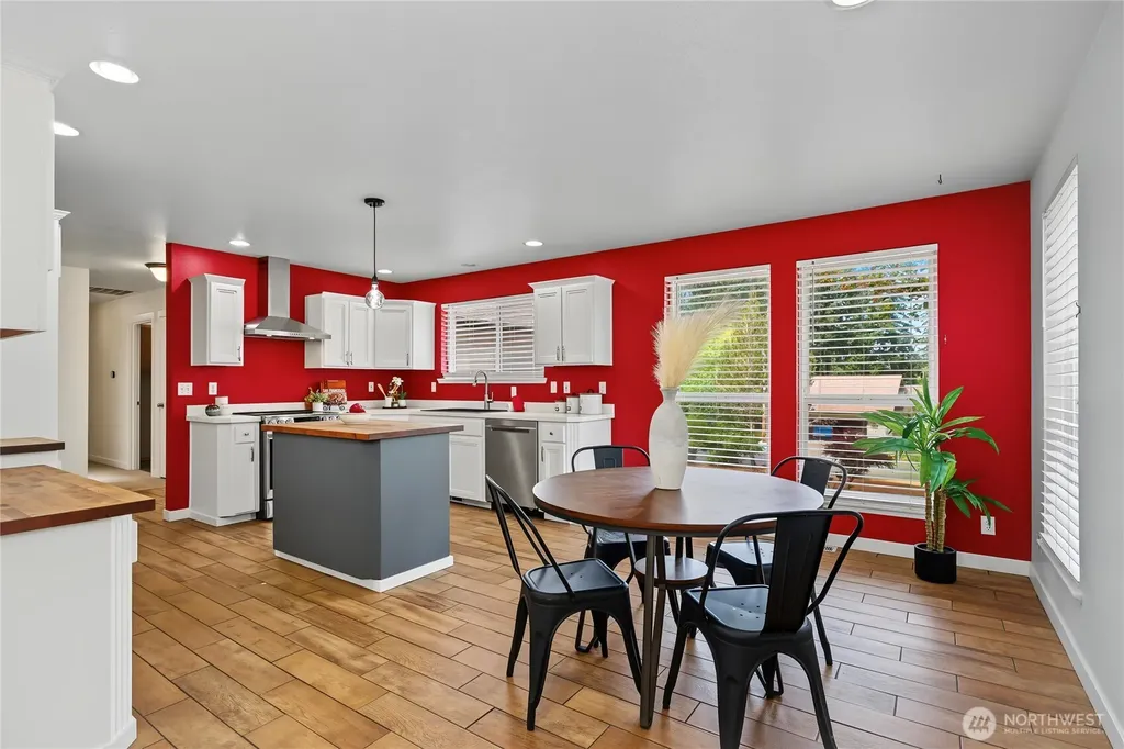 1451 E Old Ranch Road Allyn WA 98524