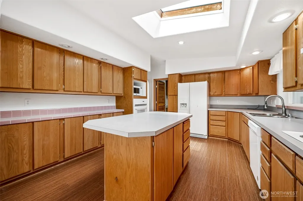 592 NE Saturn Lane Bremerton WA 98311