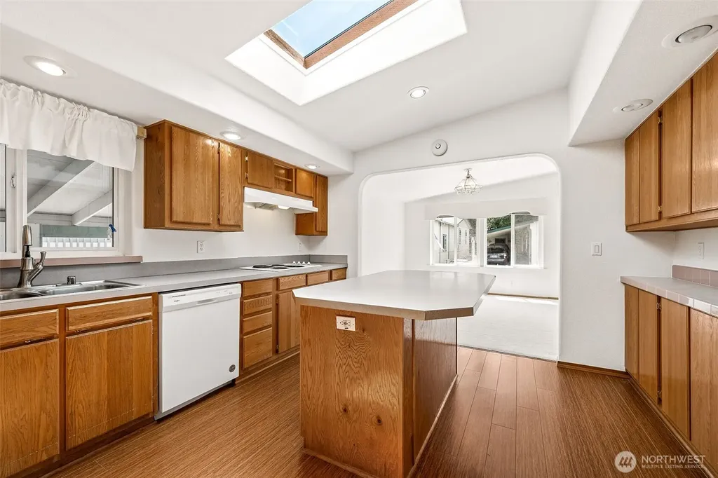 592 NE Saturn Lane Bremerton WA 98311