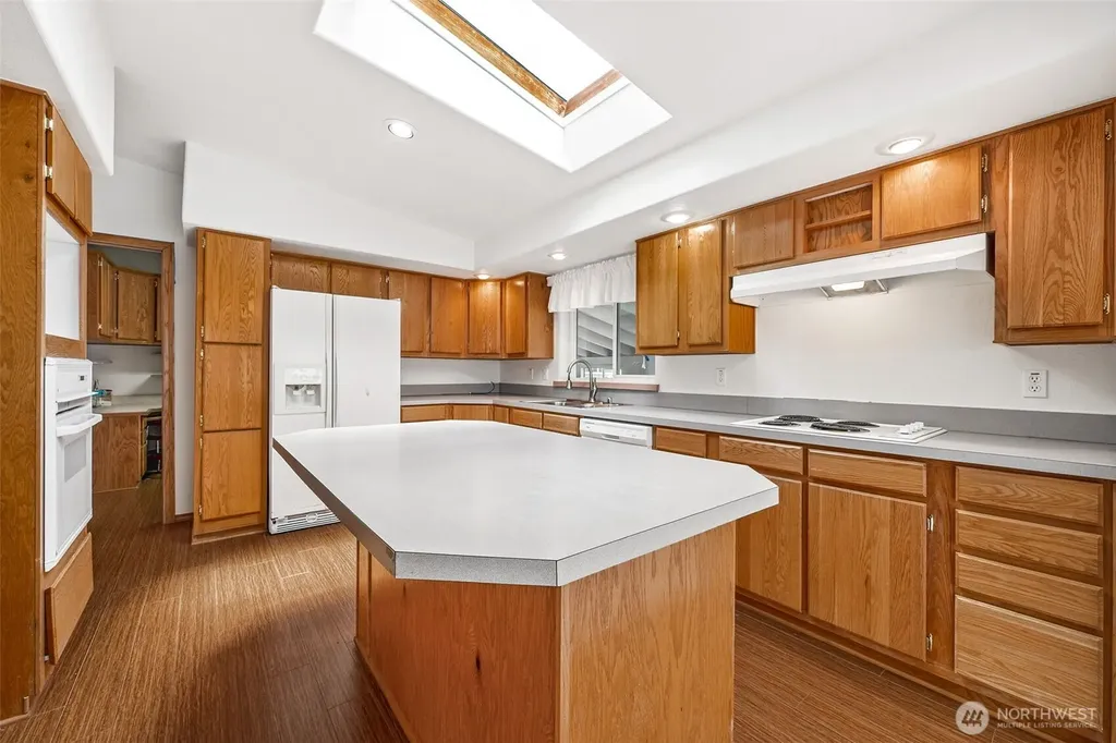 592 NE Saturn Lane Bremerton WA 98311