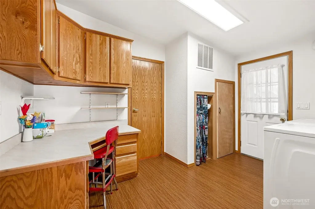 592 NE Saturn Lane Bremerton WA 98311