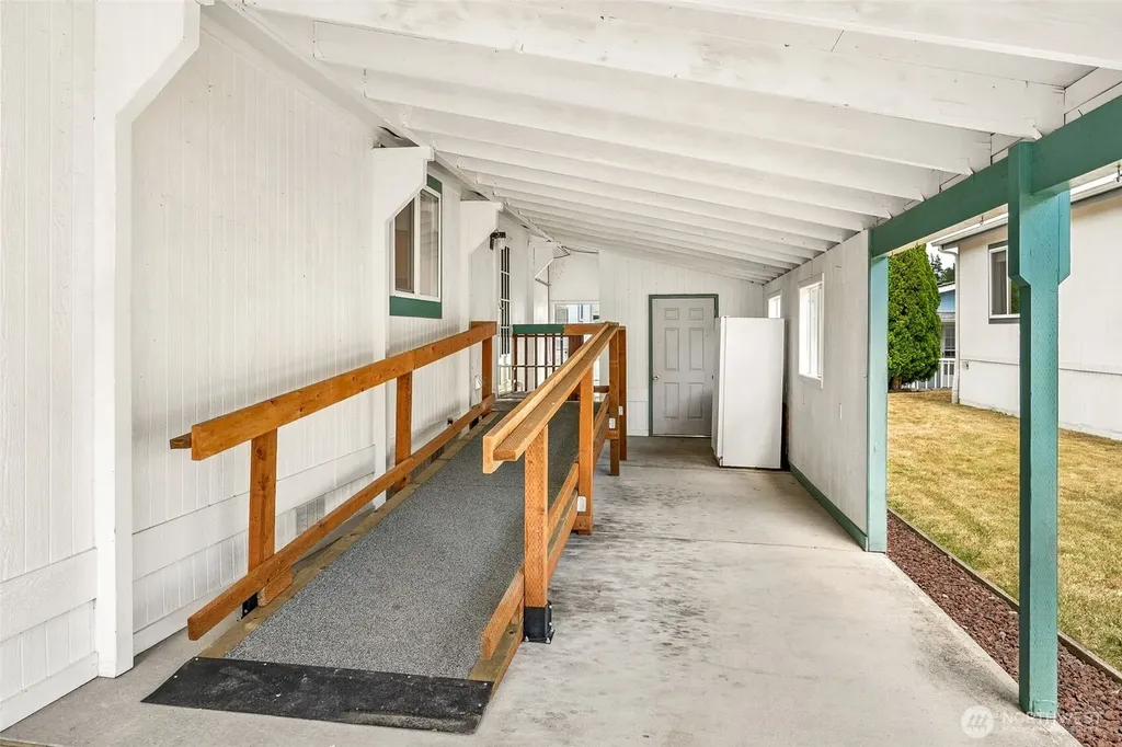 592 NE Saturn Lane Bremerton WA 98311