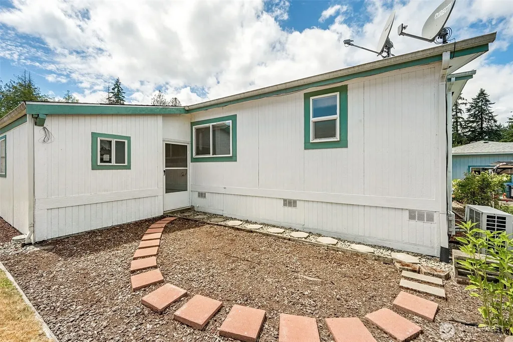 592 NE Saturn Lane Bremerton WA 98311