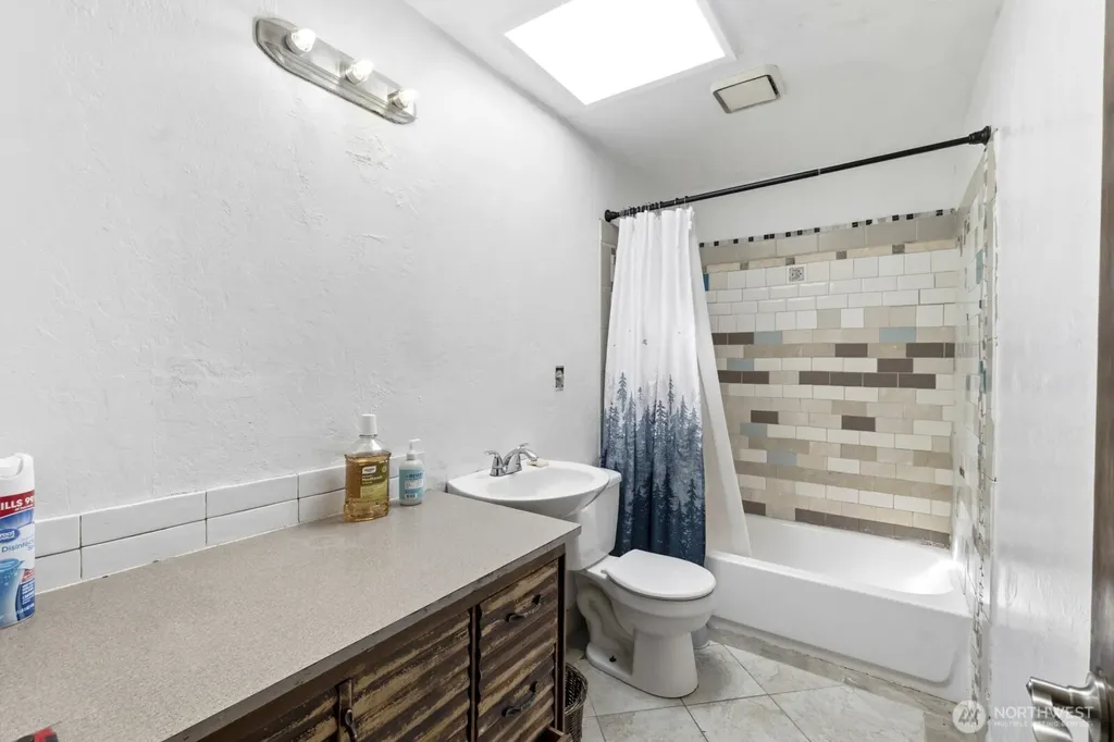 533 E Walnut Street Shelton WA 98584