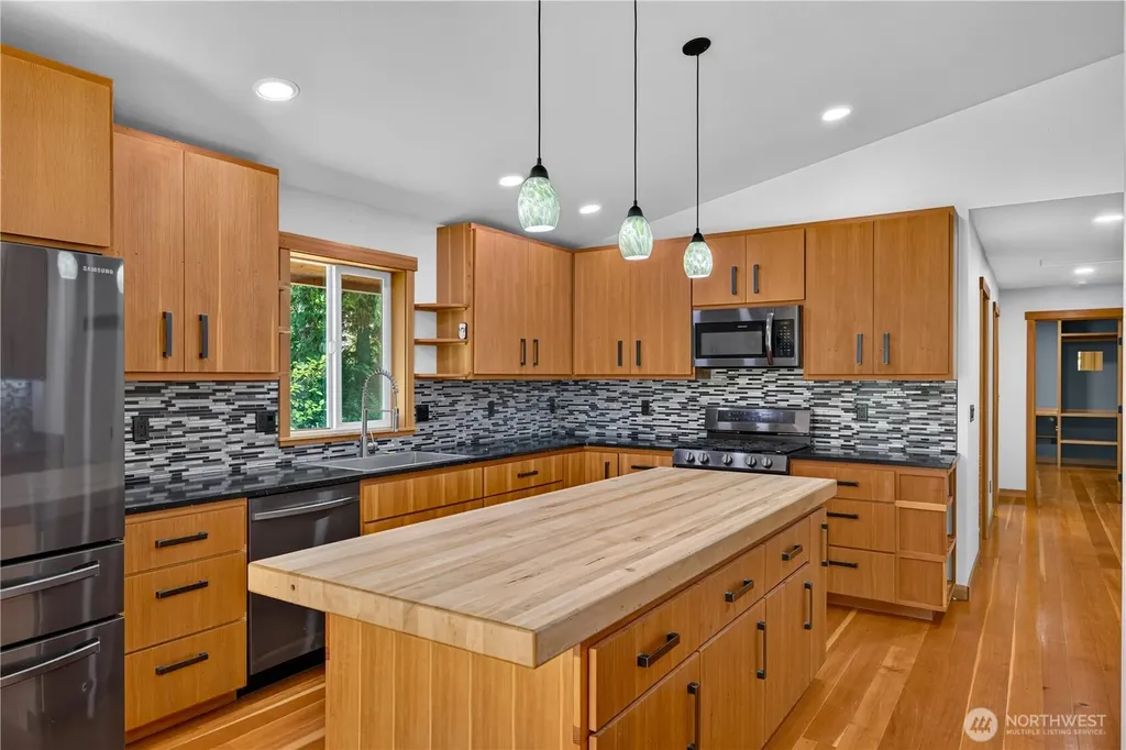 5621 Paradise Lane Anacortes WA 98221