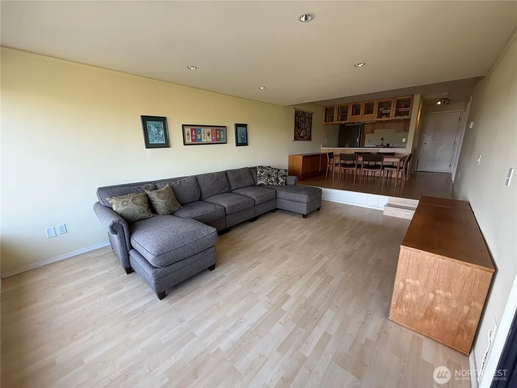 3661 24th Place W Seattle WA 98199