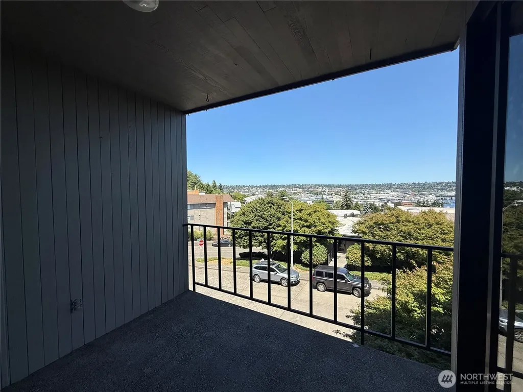 3661 24th Place W Seattle WA 98199