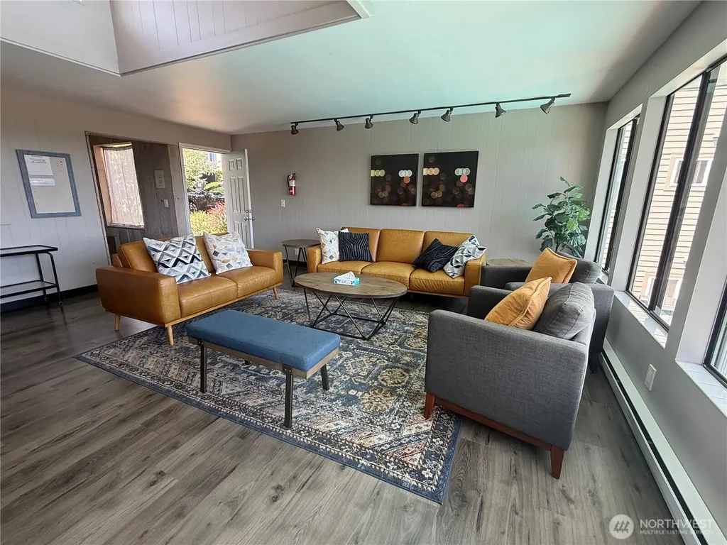 3661 24th Place W Seattle WA 98199