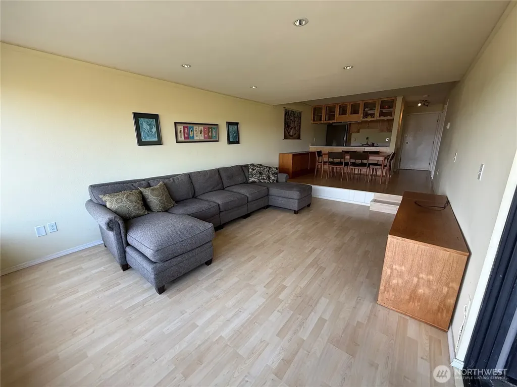 3661 24th Place W Seattle WA 98199