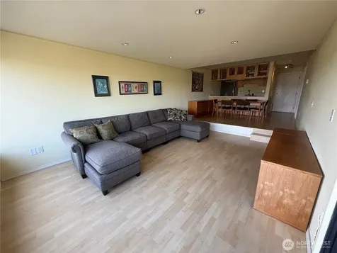 3661 24th Place W Seattle WA 98199