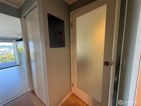 3661 24th Place W Seattle WA 98199