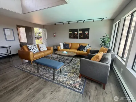 3661 24th Place W Seattle WA 98199