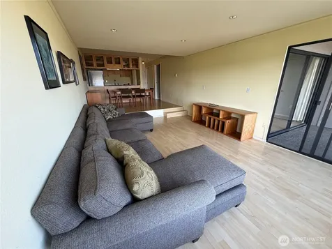 3661 24th Place W Seattle WA 98199