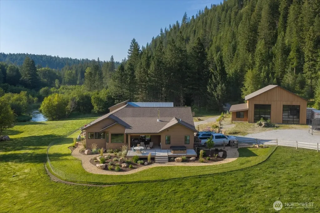 822 Little Spokane River Road Newport WA 99156