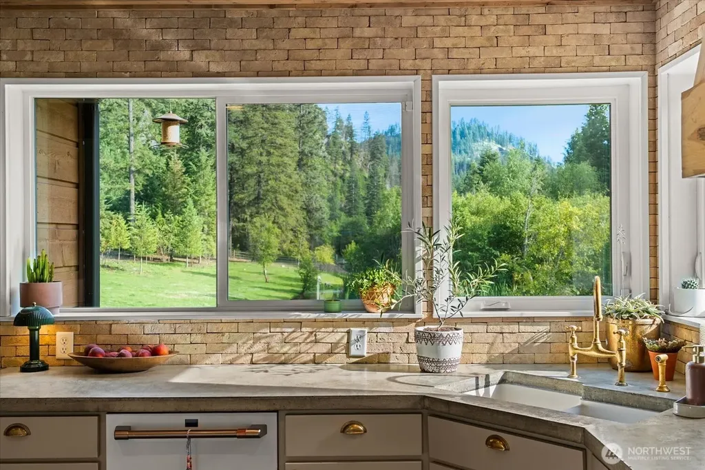 822 Little Spokane River Road Newport WA 99156