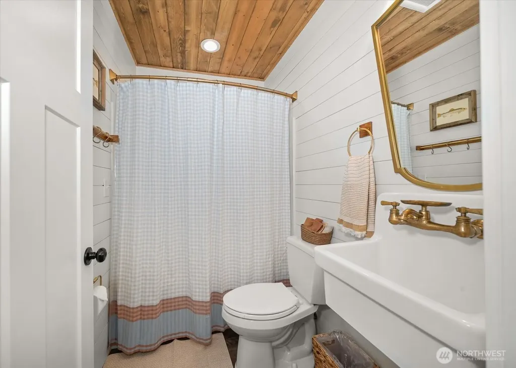 822 Little Spokane River Road Newport WA 99156