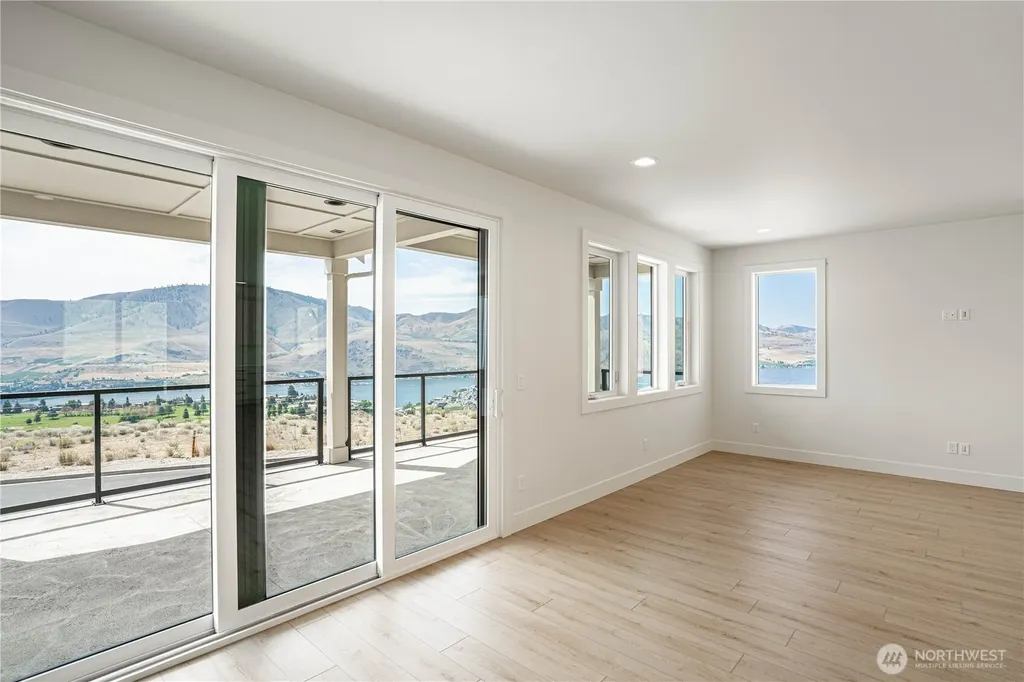 926 Long Drive Chelan WA 98816