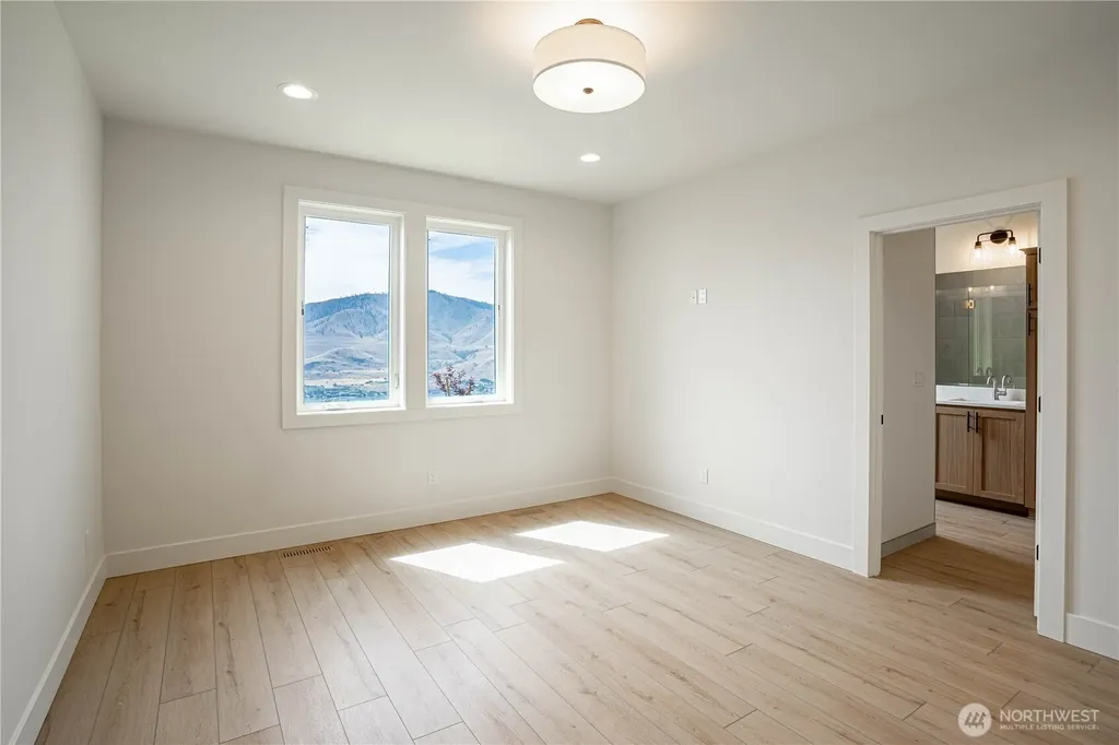 926 Long Drive Chelan WA 98816