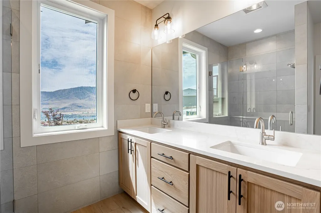 926 Long Drive Chelan WA 98816
