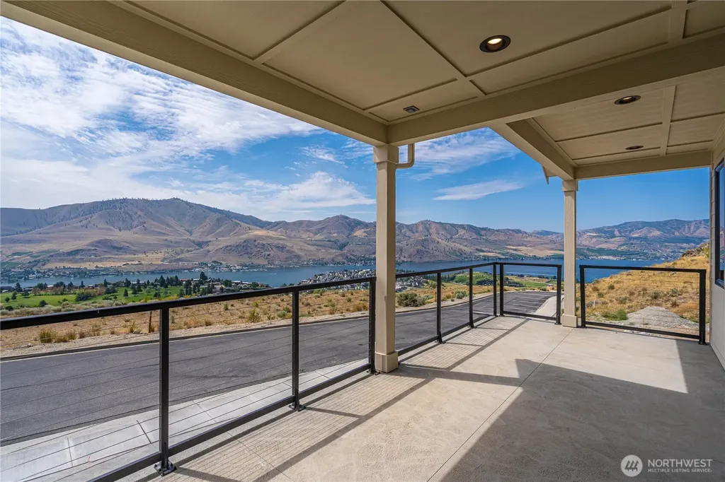 926 Long Drive Chelan WA 98816