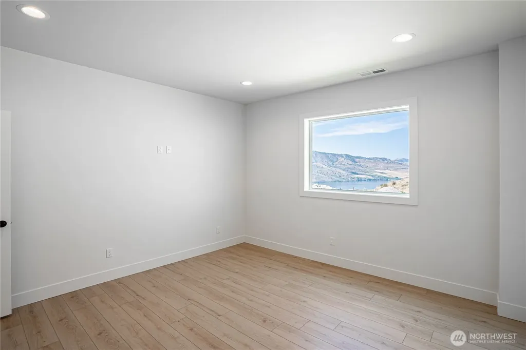 926 Long Drive Chelan WA 98816