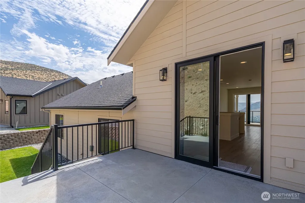 926 Long Drive Chelan WA 98816