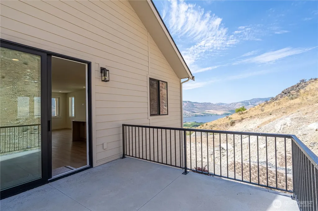 926 Long Drive Chelan WA 98816