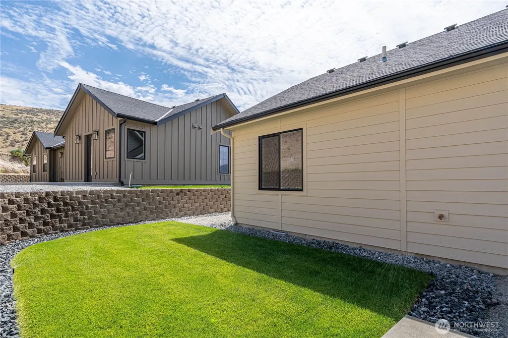 926 Long Drive Chelan WA 98816