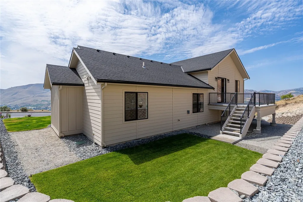 926 Long Drive Chelan WA 98816