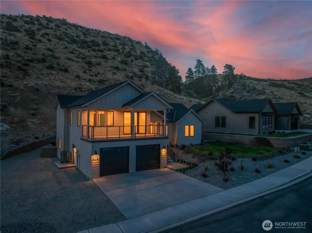 926 Long Drive Chelan WA 98816